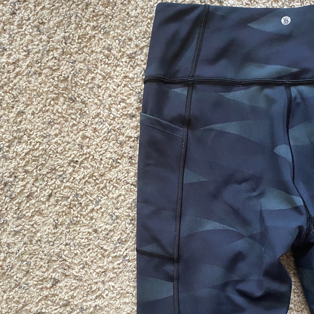 Victoria's Secret Black Patterned Leggings (NWOT) - Picture 10 of 11